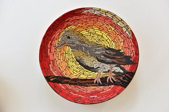 Mozaika artystyczna - patera kolorowa z ptakiem z mozaiki Emaux de Briare