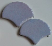 mozaika ceramiczna - porcelanowa jasno niebieska błyszcząca w kształcie - rybia łuska - wachlarzyki - glycine - producent: Emaux de Briare