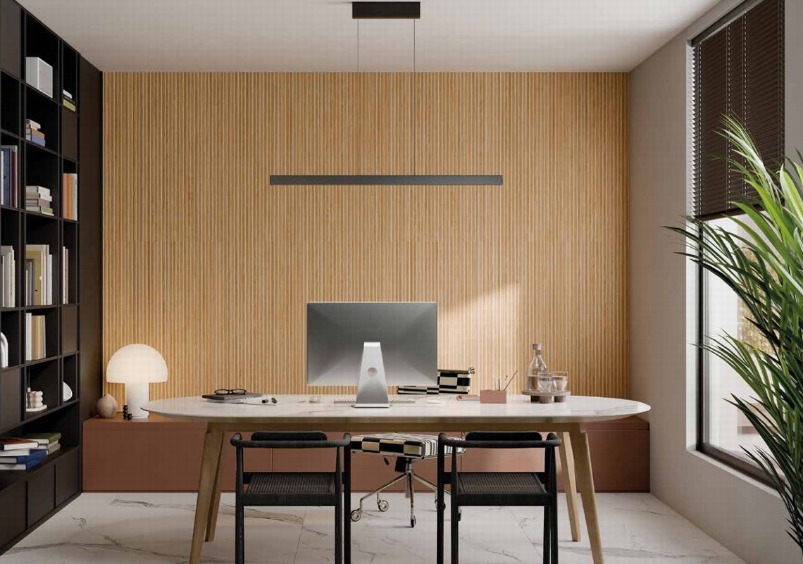 Aranżacja biura  według włoskiego producenta Rondine Ceramica z lamelami ceramicznymi drewnopodobnymi 3D  Honey Canne. 
