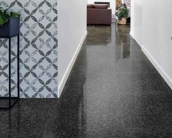 Płytki lastryko Savoia Marmette Nero 60x60, w stylistyce oryginalnego cementowego terazzo